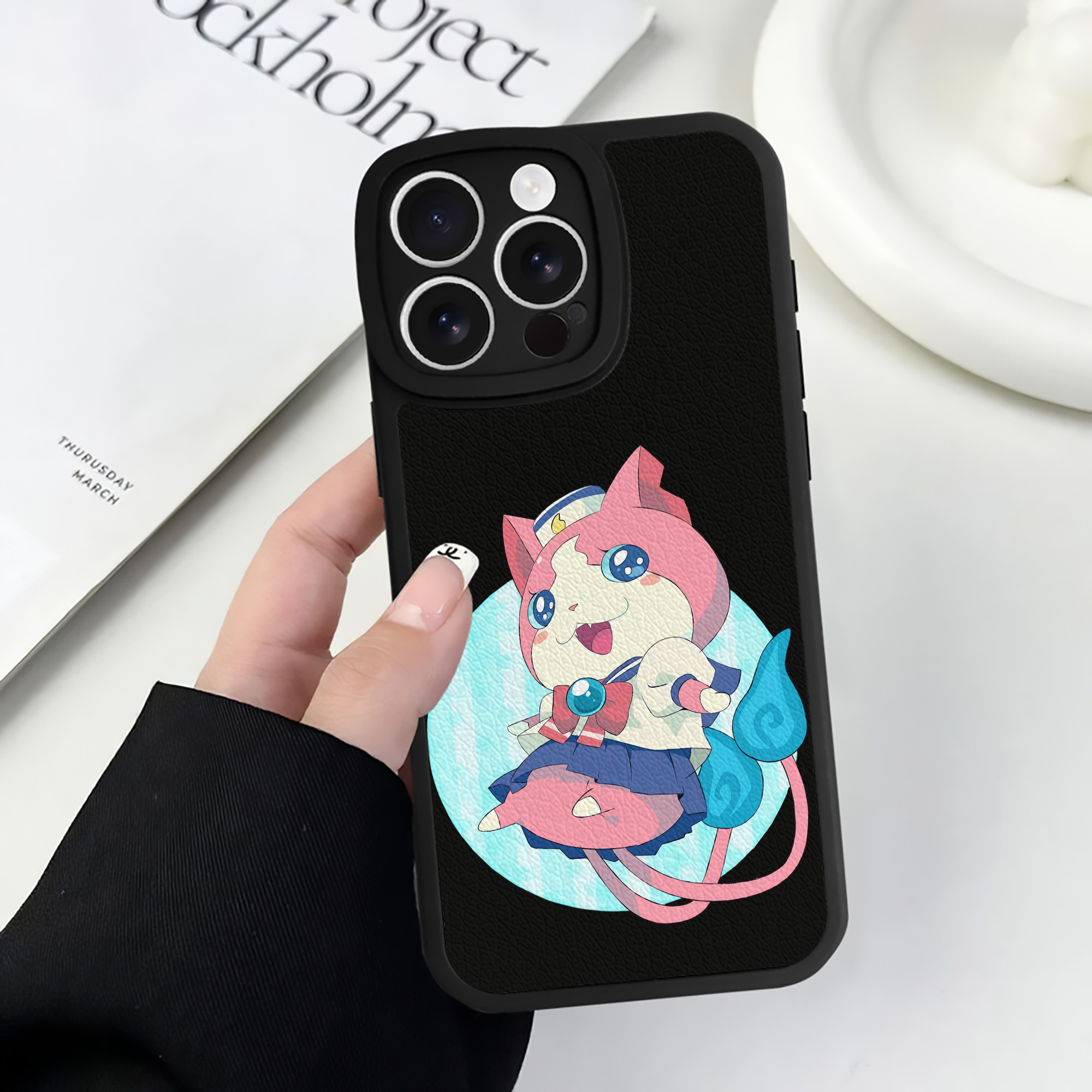 （画像用） 妖怪ウォッチ Yo-kai Watch 【iPhone 16シリーズ対応】シリコンスマホケース（レザー調） 材質：シリコン